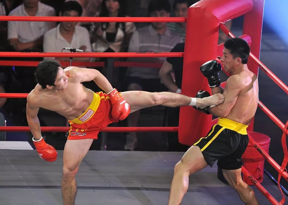 李小龙标志性侧踹,在散打擂台上大杀四方!