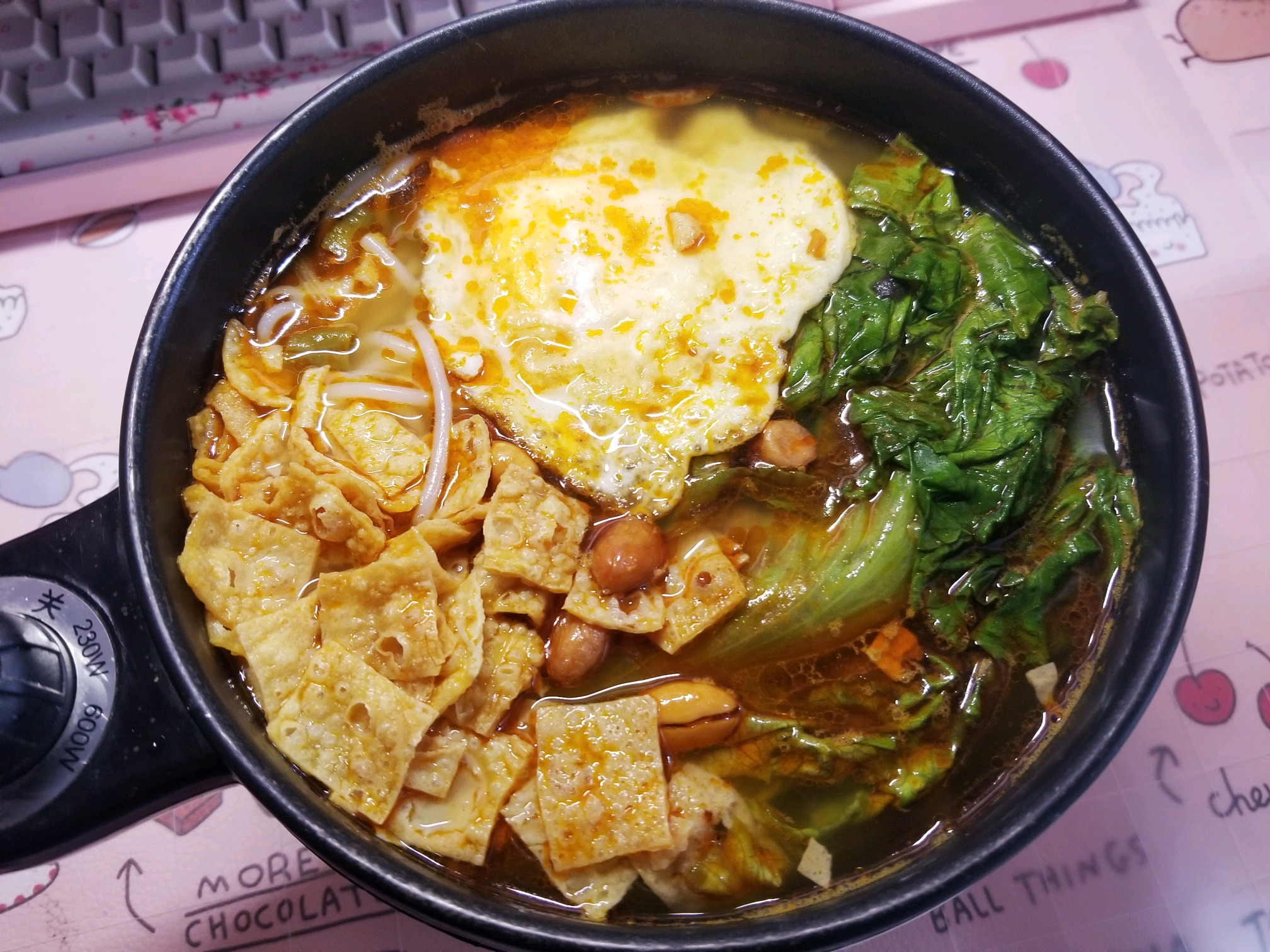 螺蛳粉 鸡蛋 生菜