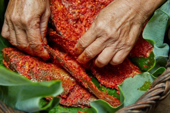 牛撒撇是以云南德宏州和景谷一带傣族为代表的风味凉菜