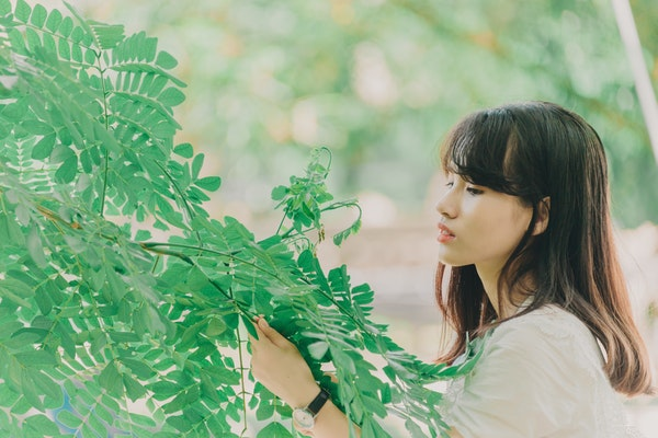 這裡需要我們去調動和刺激女生的情緒,而不是一昧的接受對方的所有