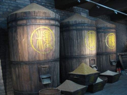 河南洛阳发现千年粮仓,存储量惊人,仓内谷物竟千年未腐