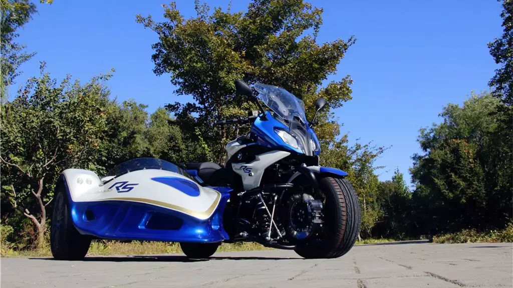 1200 rs售价百万,不是一般百姓级别的消费产品,但这种多元化的摩托车