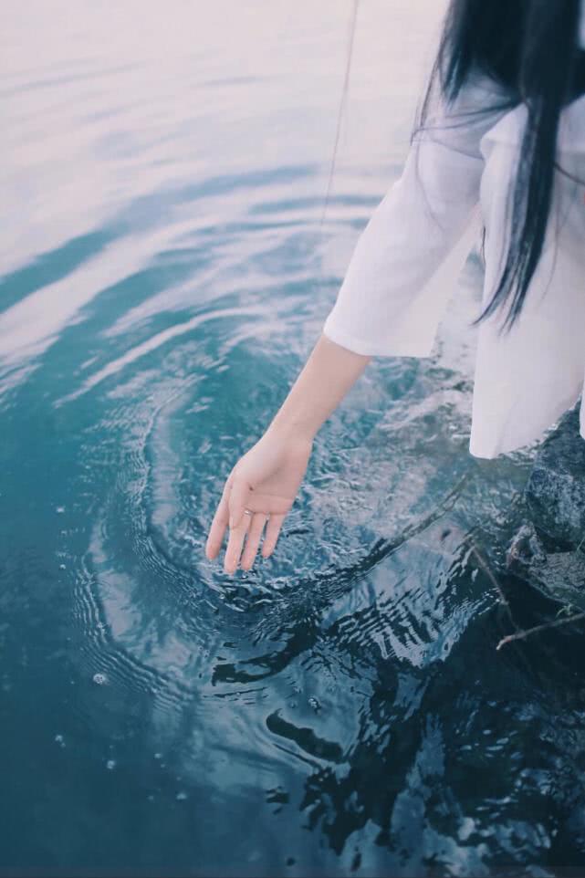 唯美文艺风格摄影头像恍然今生的我就是前世轻狂的她