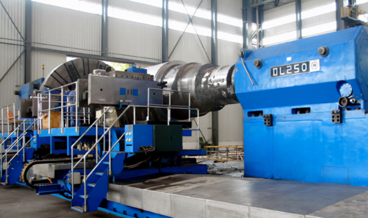 图为中国5米级重型车床