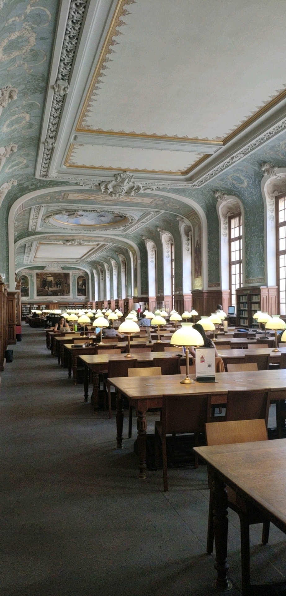 索邦大学的神仙图书馆 有750年历史