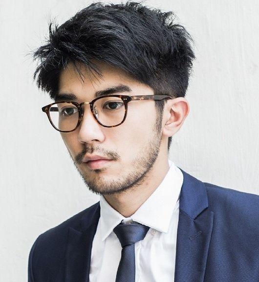 香港小学老师签约国际公司当男模，这张脸凭什么逆袭？