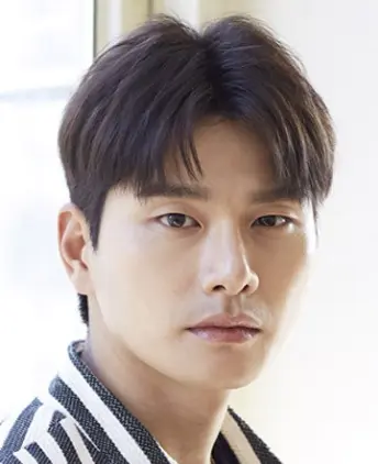 李伊庚:韩国男演员,父亲为lg innotek社长李雄范;2020年:《大画特务》