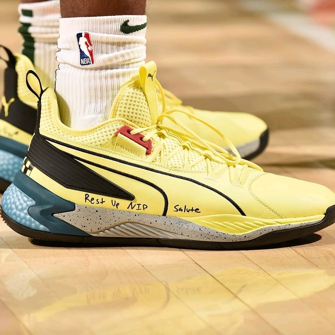 今日上脚:詹16新配色。致敬韦德。欧文也太好