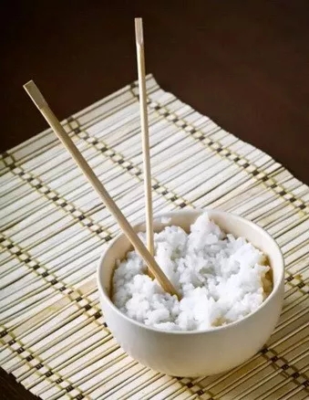 筷子绝对不能插在饭碗里