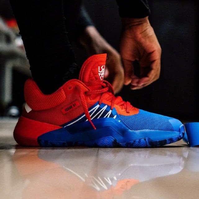 米切尔一代签名球鞋,虽是中端但创意十足!四大蜘蛛侠,最爱毒液