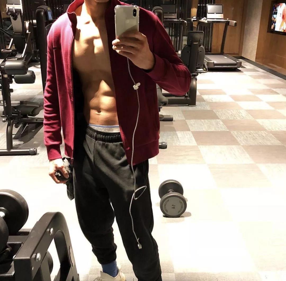 【秘】来自白袜体育生的秘密 男人味十足!