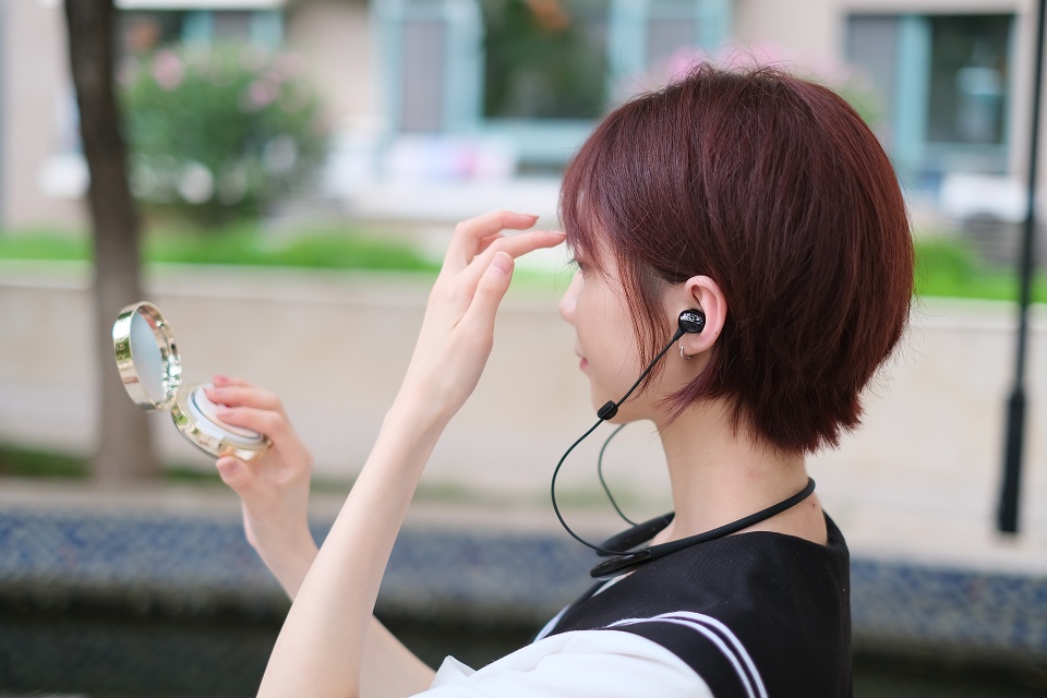 十年音乐老烧测评,治愈系少女的酷狗电音圈铁