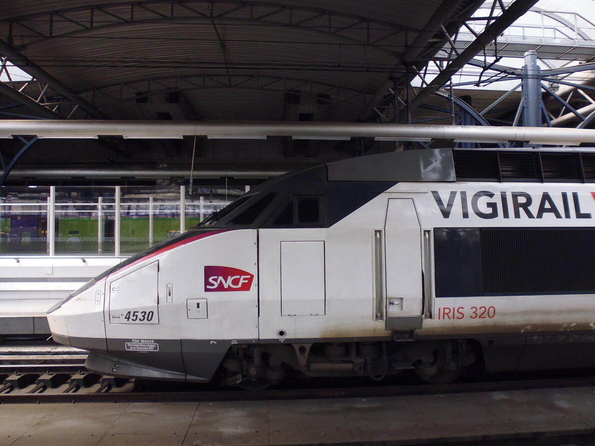 【科普】法国国家铁路的高速铁路“守护神”——TGV IRIS 320型高速综合检测动车组 - 哔哩哔哩