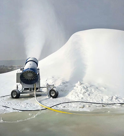 人工造雪机让您身临其境享受滑雪乐趣