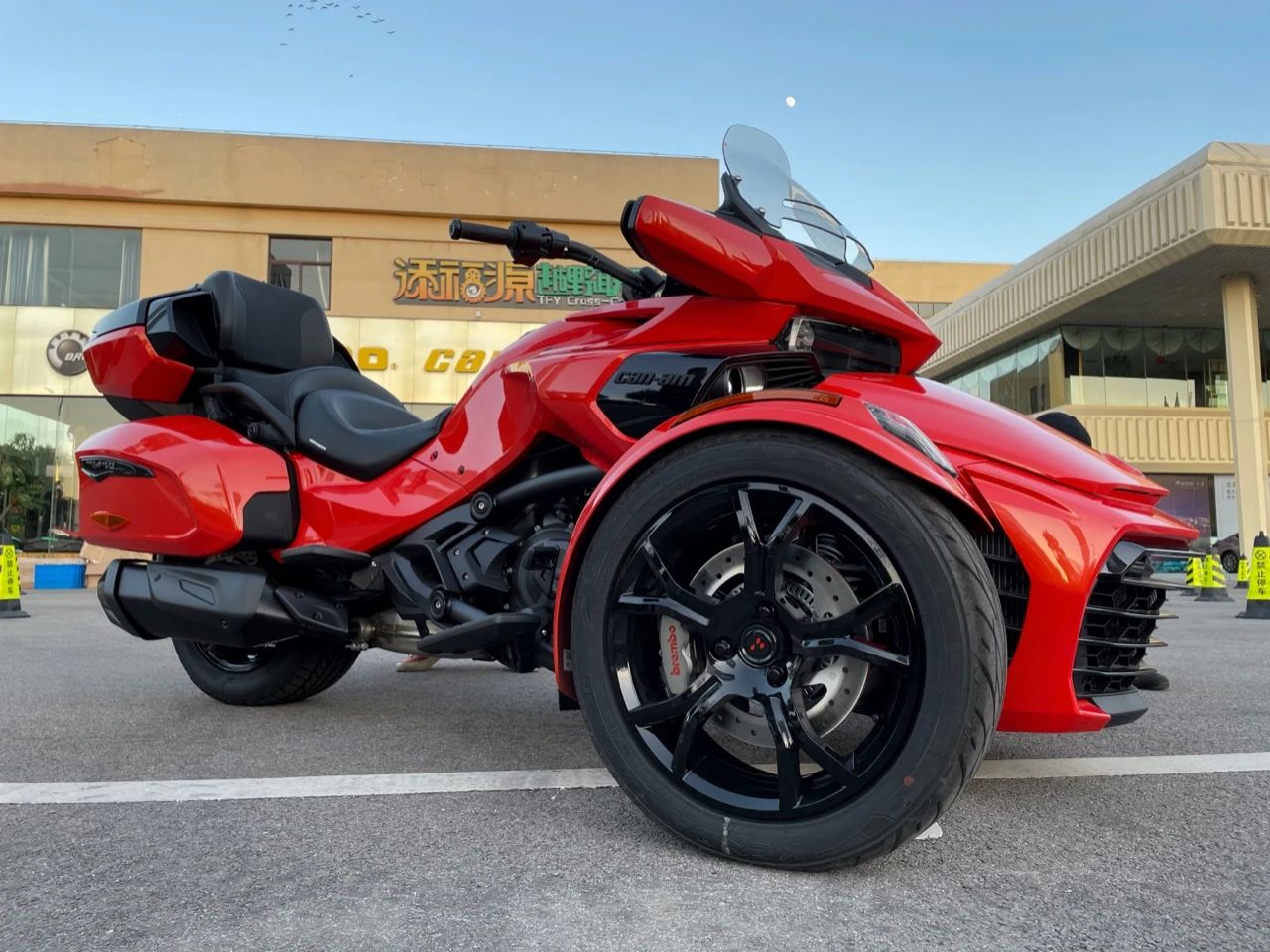 32.6万元起,brp庞博超豪华变异倒三轮大贸进入国内