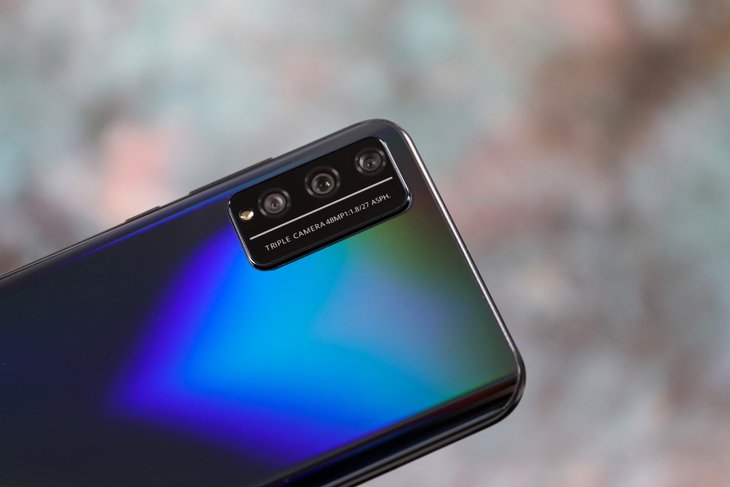 荣耀play4tpro千元机最后的倔强麒麟810oled水滴屏仅仅只要1499元