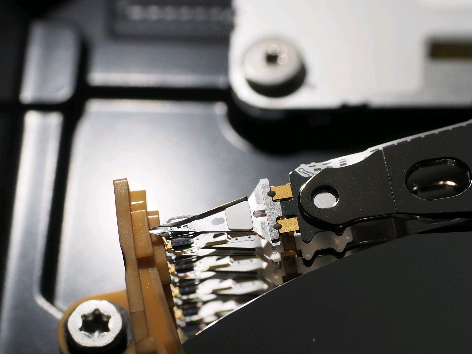 希捷 Constellation ES.3 ST4000NM0033 拆解图赏 - 哔哩哔哩