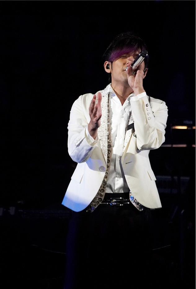 周杰伦经典造型紫毛伦