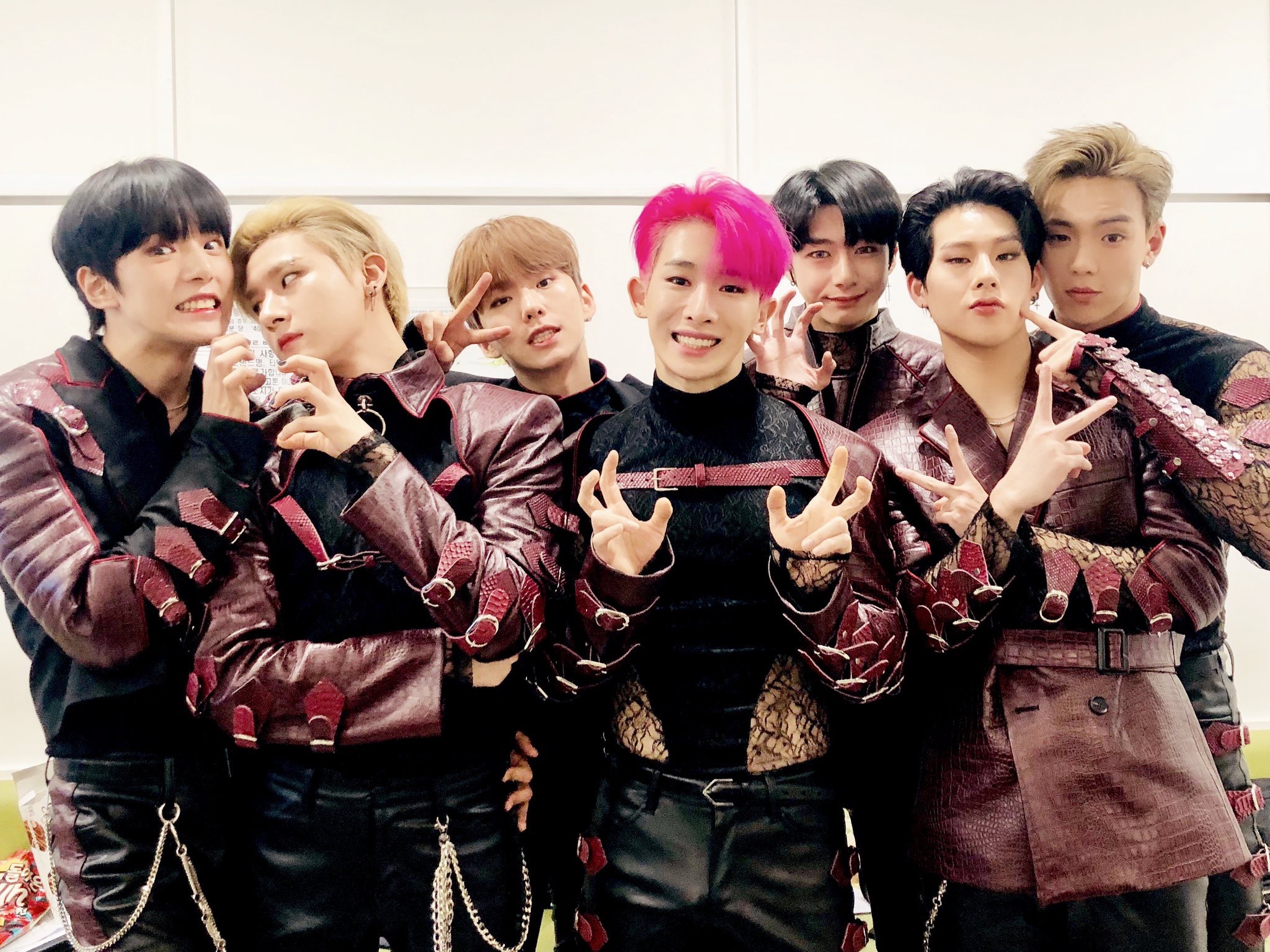 monstaxalligator打歌服合集你的皮裤男团上线了