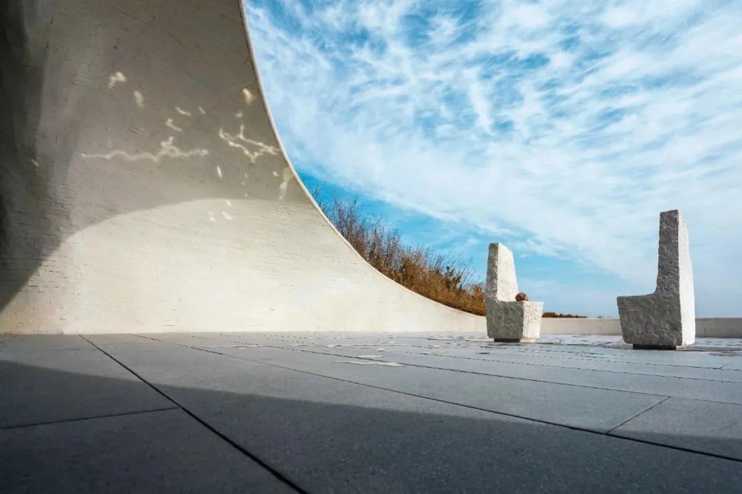 ucca沙丘美术馆新展开幕|在海边,我们开启"太空奇谈"