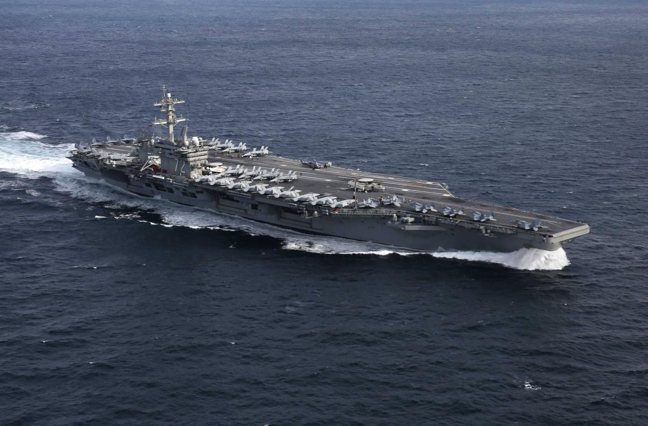图为美国林肯号航母