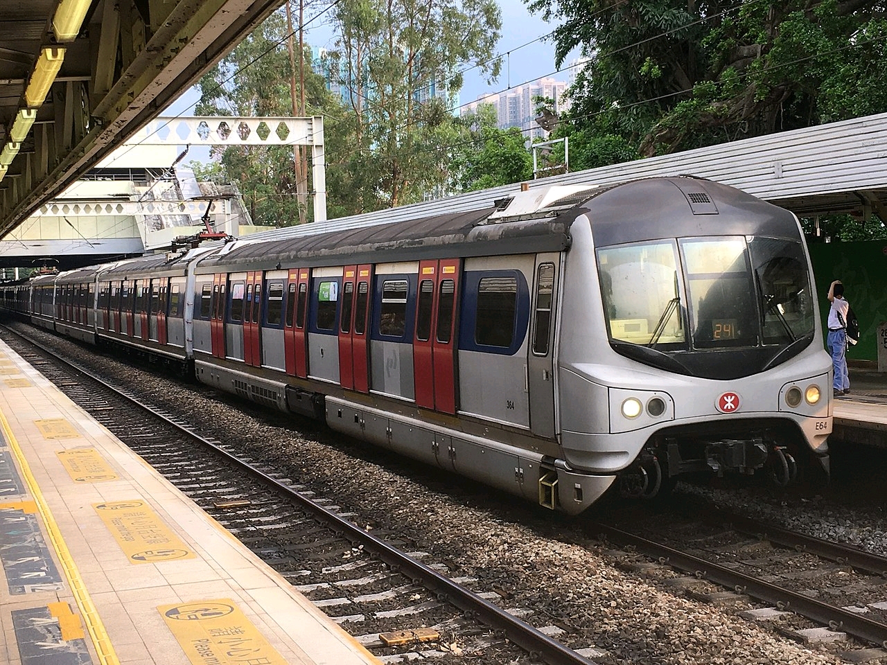 港铁中期翻新列车