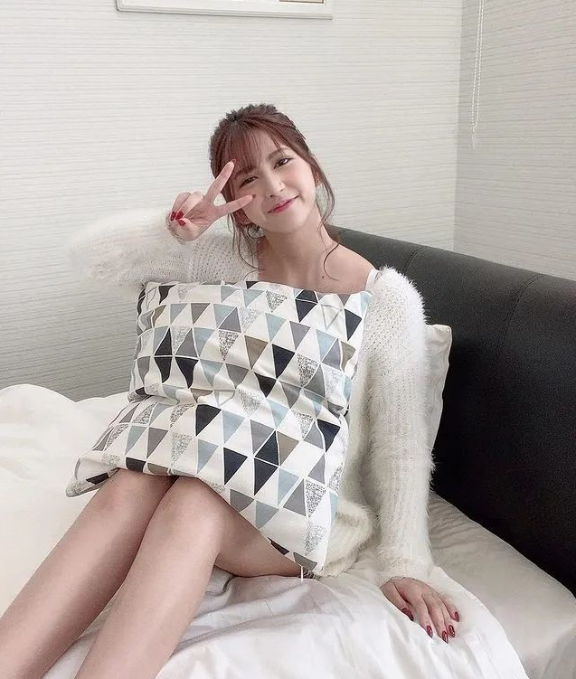 明星档案 第94期 七森莉莉(七ツ森りり)个人资料简介及作品写真图片！ - 哔哩哔哩