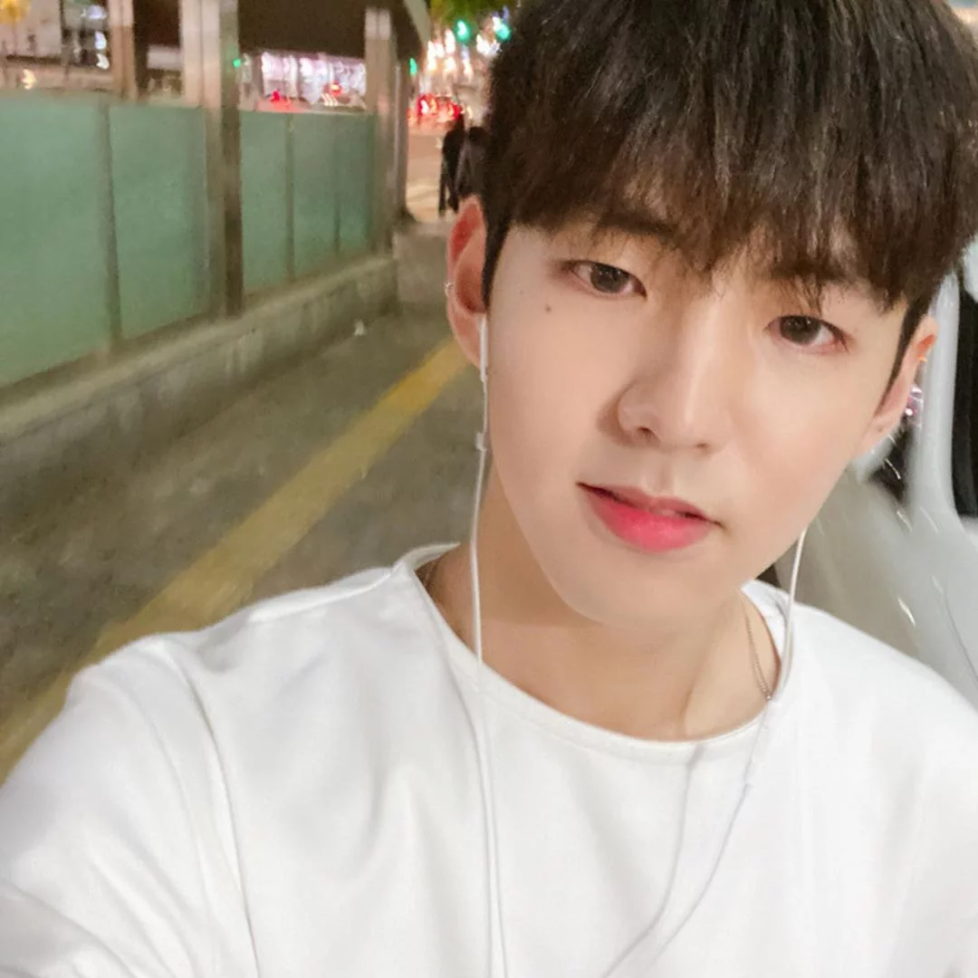 被怀疑是揭露选秀造假练习生遭攻击近照公开阳光帅气