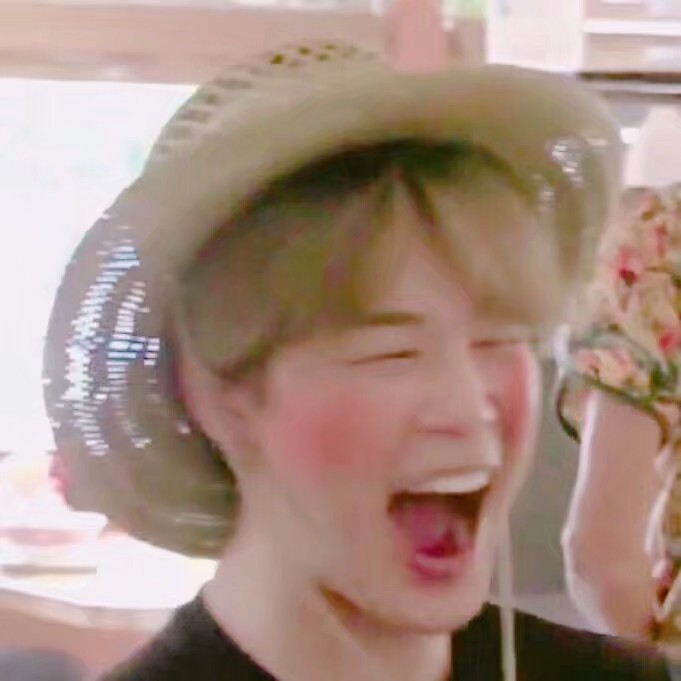 【防弹少年团】当你弹发现你在看关于他们的抽风视频时（忙内line加个小漂亮）