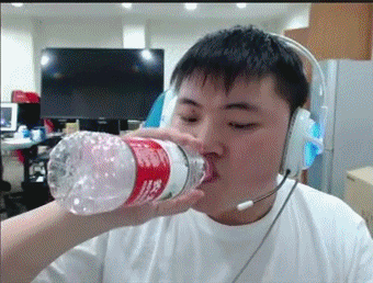 而一直身处节奏之中的uzi也是相当有梗!