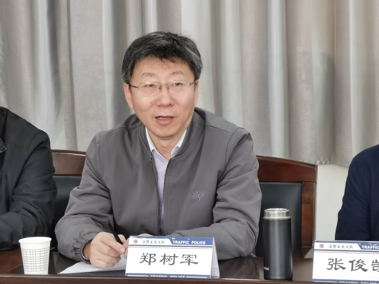 代表委员进警营 共商未央畅通事