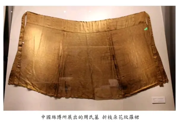 目前主要参考文物为两类:黄昇墓(窄摆)和周氏墓(大摆)7715关于宋