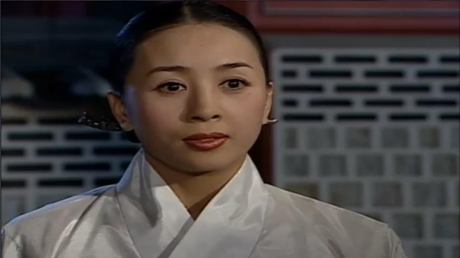 仁嫔出言讽刺,说狗蛋是不是在想世子