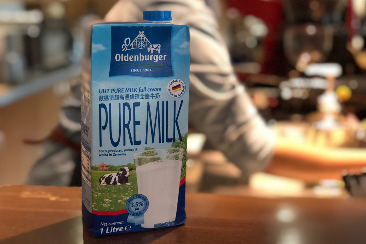 全脂奶粉 储存条件:干燥避光密封常温 用途:牛轧糖,蛋糕 03 condensed