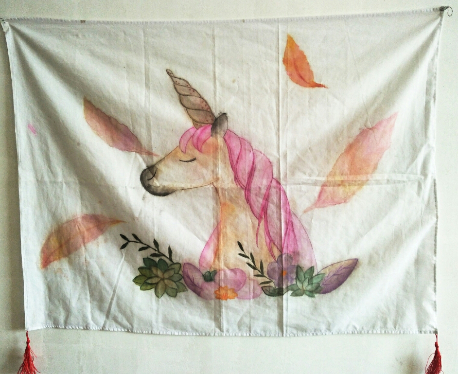 第一次尝试在布上作画,最后作为了宿舍的背景布