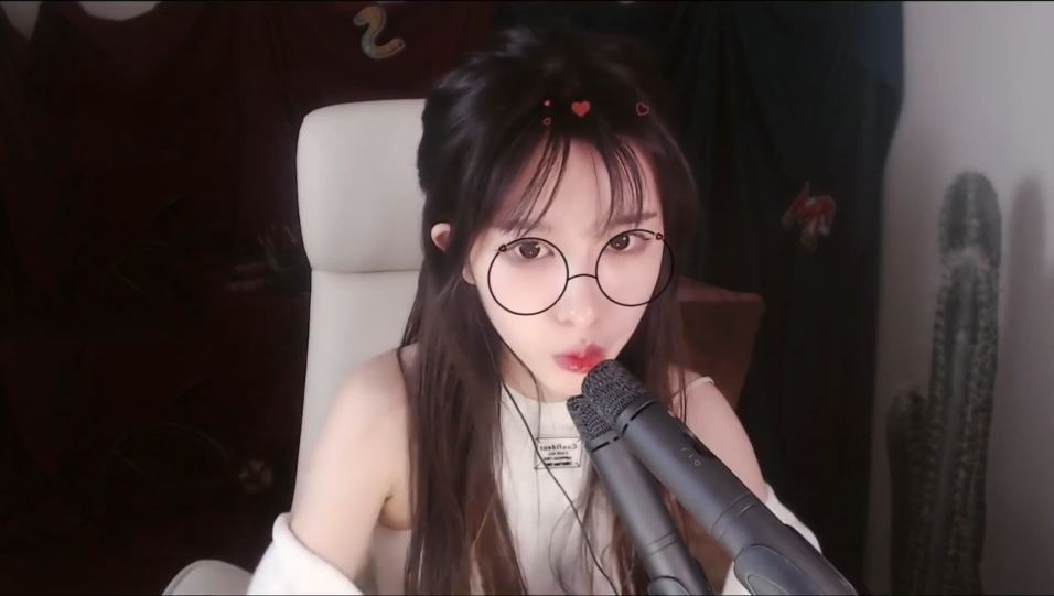 大家介绍国内的助眠主播小姐姐 抱抱er 抱抱小姐姐目前在虎牙直播平台