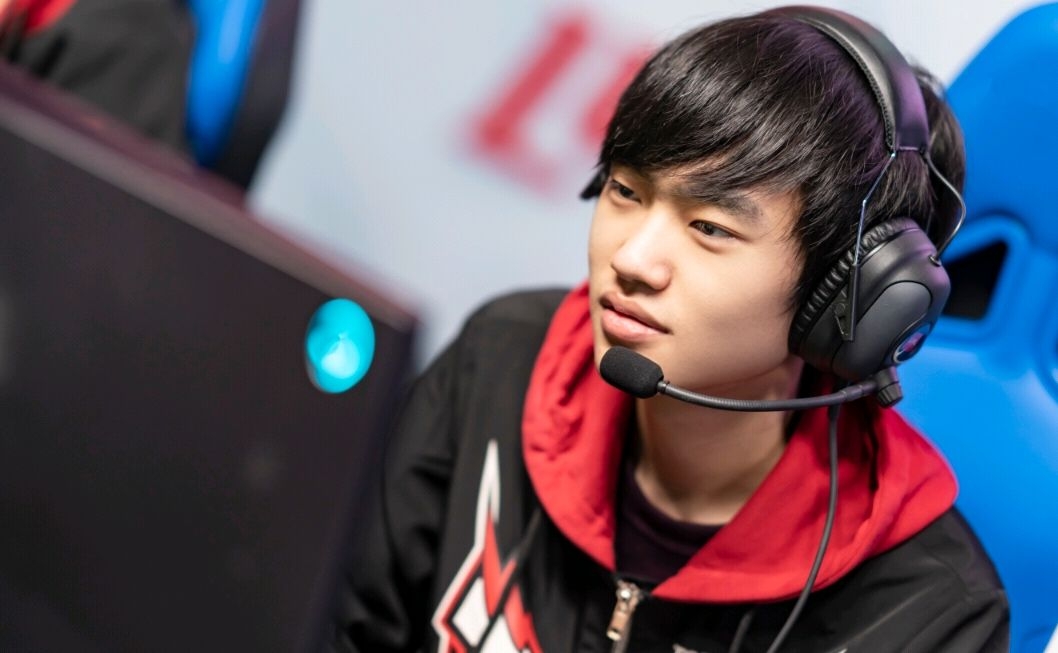 top教练评价knight:他天赋很高,不过短板也很明显