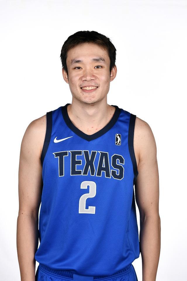 小丁并没有参加任何一场nba和发展联盟的比赛,在美国的期间都是在养伤