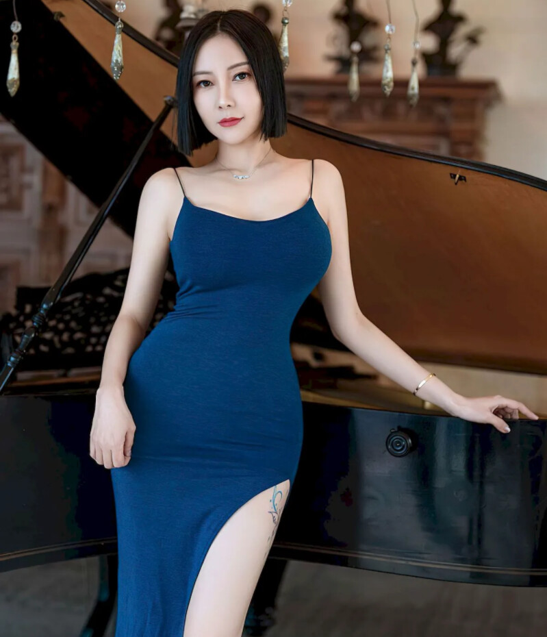 爱尤物Ugirls模特果儿Victoria吊带长裙爱情乐章主题写真 - 哔哩哔哩