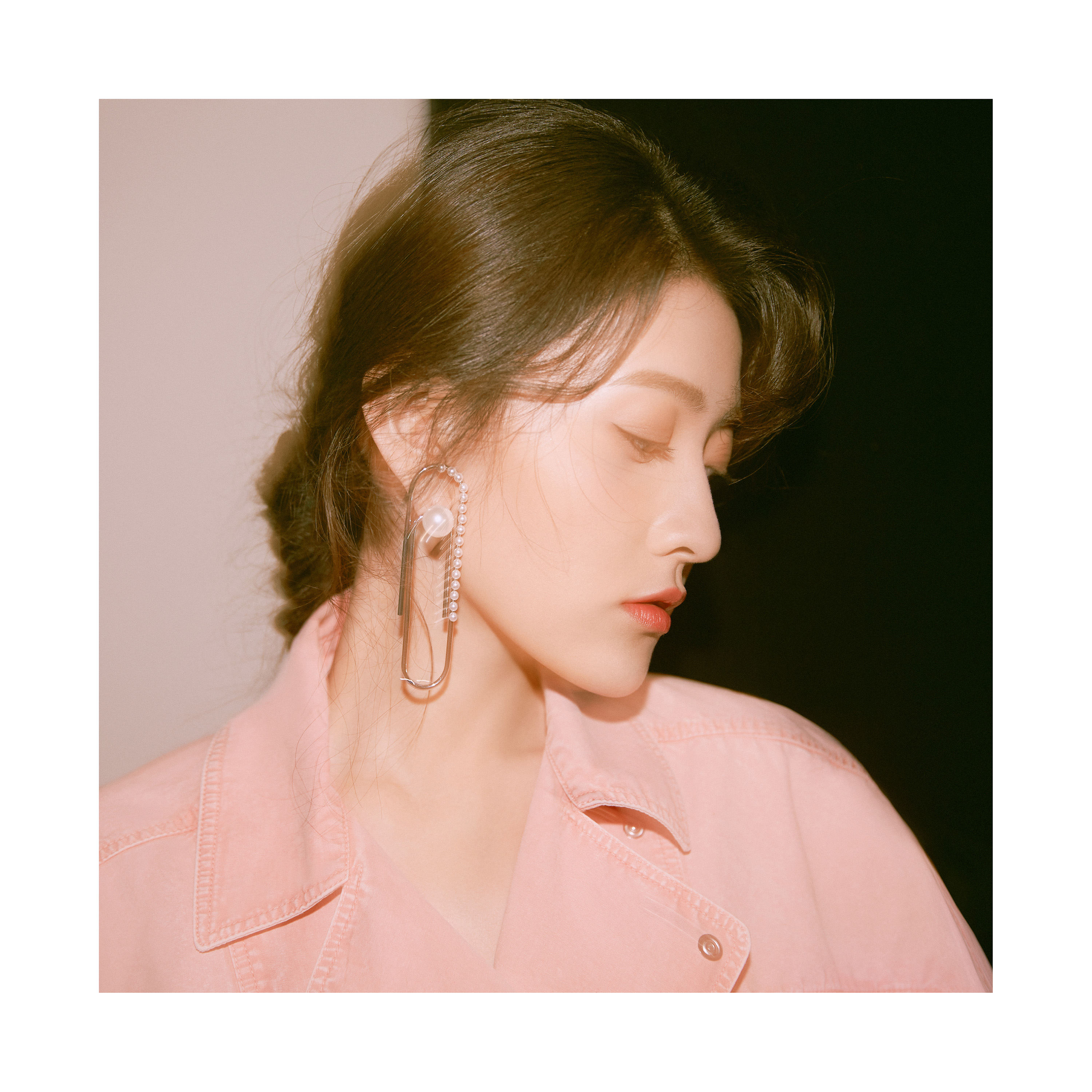 梁洁最新写真释出 简约时尚诠释夏日潮流