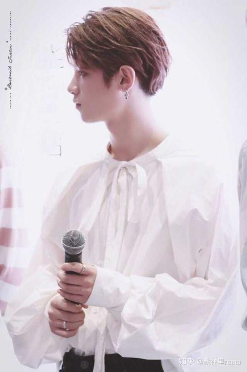 黄明昊X你「你愿意做我的老板娘吗」