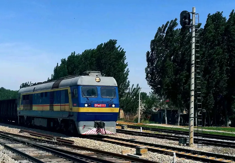 因为能拍到泰山站和京沪线,泰肥线所有列车所以在我的大学四年的拍车