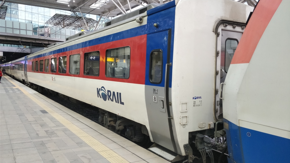 该车由二十世纪九十年代中期与韩国合作为广深铁路设计的高速客车