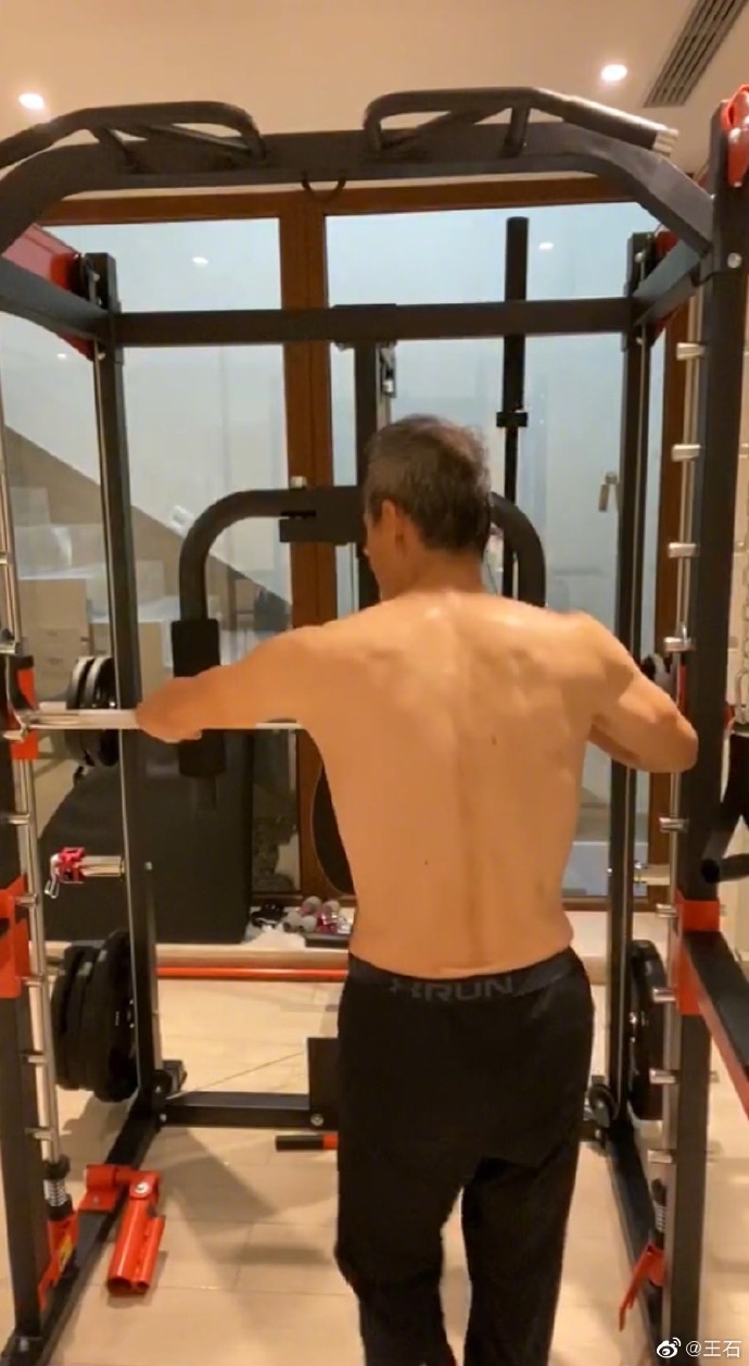 70岁的王石企业家里的健身达人爱冒险的运动家