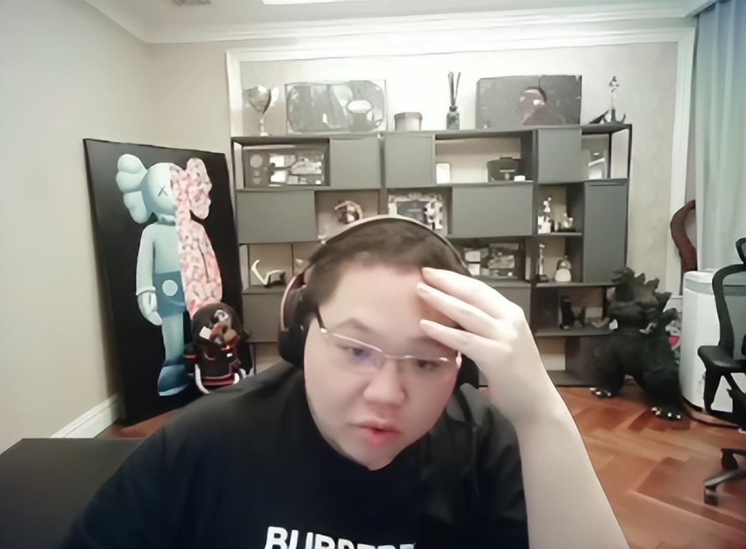 英雄联盟一点都不想碰了！PDD深夜直播真情流露：我已经心寒了 - 哔哩哔哩