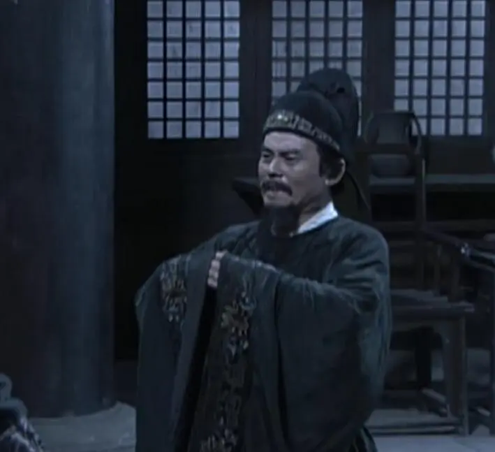 都是狄仁杰的左膀右臂，李元芳和曾泰谁的升官速度更快？