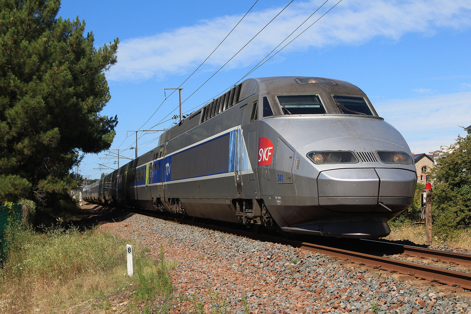 儘管線路條件並非最為理想,tgv仍然能夠達到超過東海道新幹線的運行