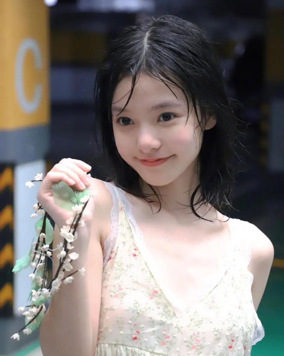美女专栏 葵花妙飞鱼 哔哩哔哩