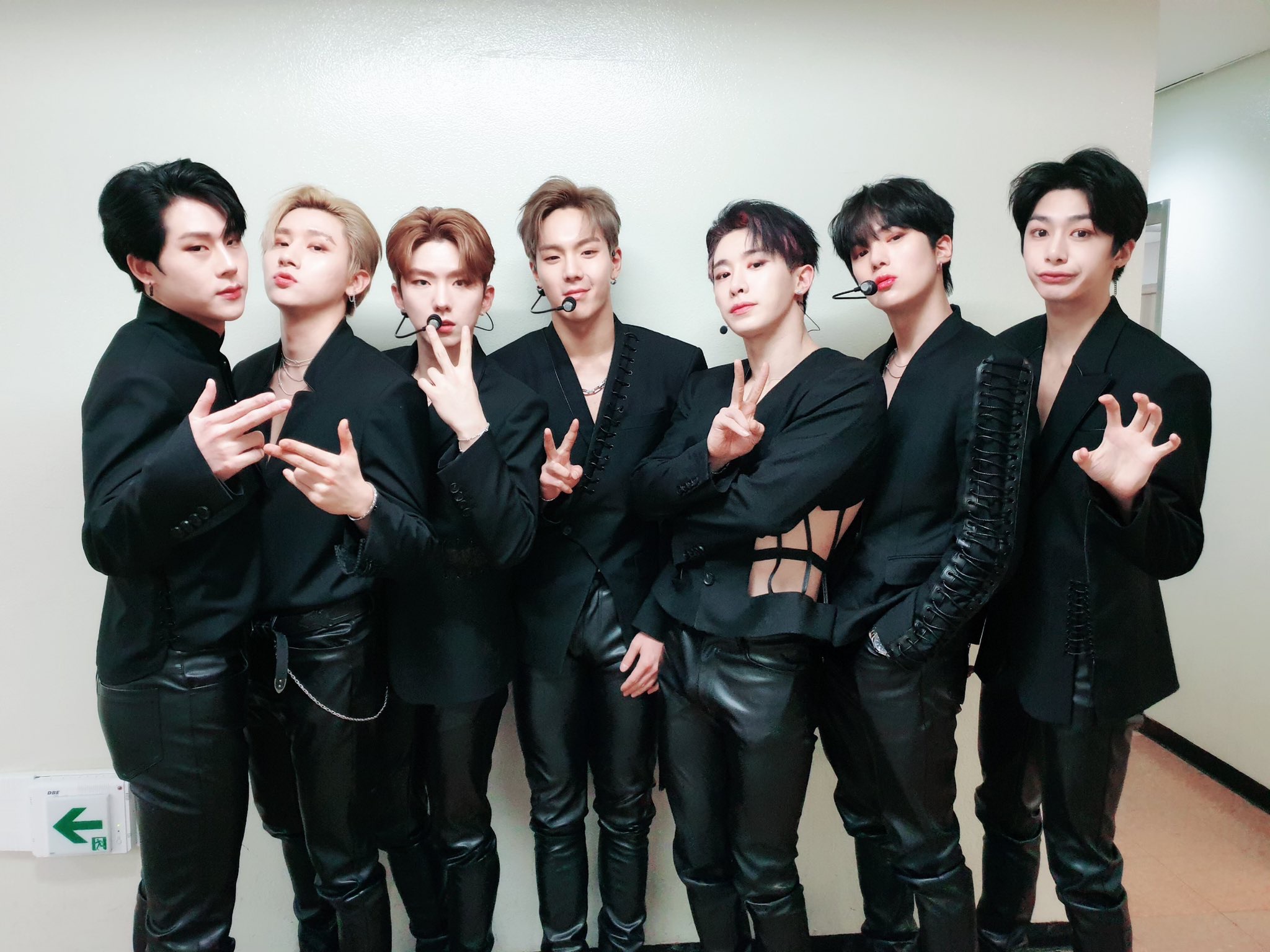 monstaxalligator打歌服合集你的皮裤男团上线了