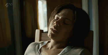 【猜不中结局的影视推荐①】失忆女被追杀呼救,围观者却只拿着手机